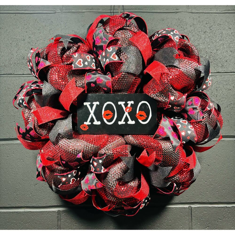Valentines Day Wreath, Red & Black, Hugs & Kisses, XO, Hearts, Handmade 22 Inch